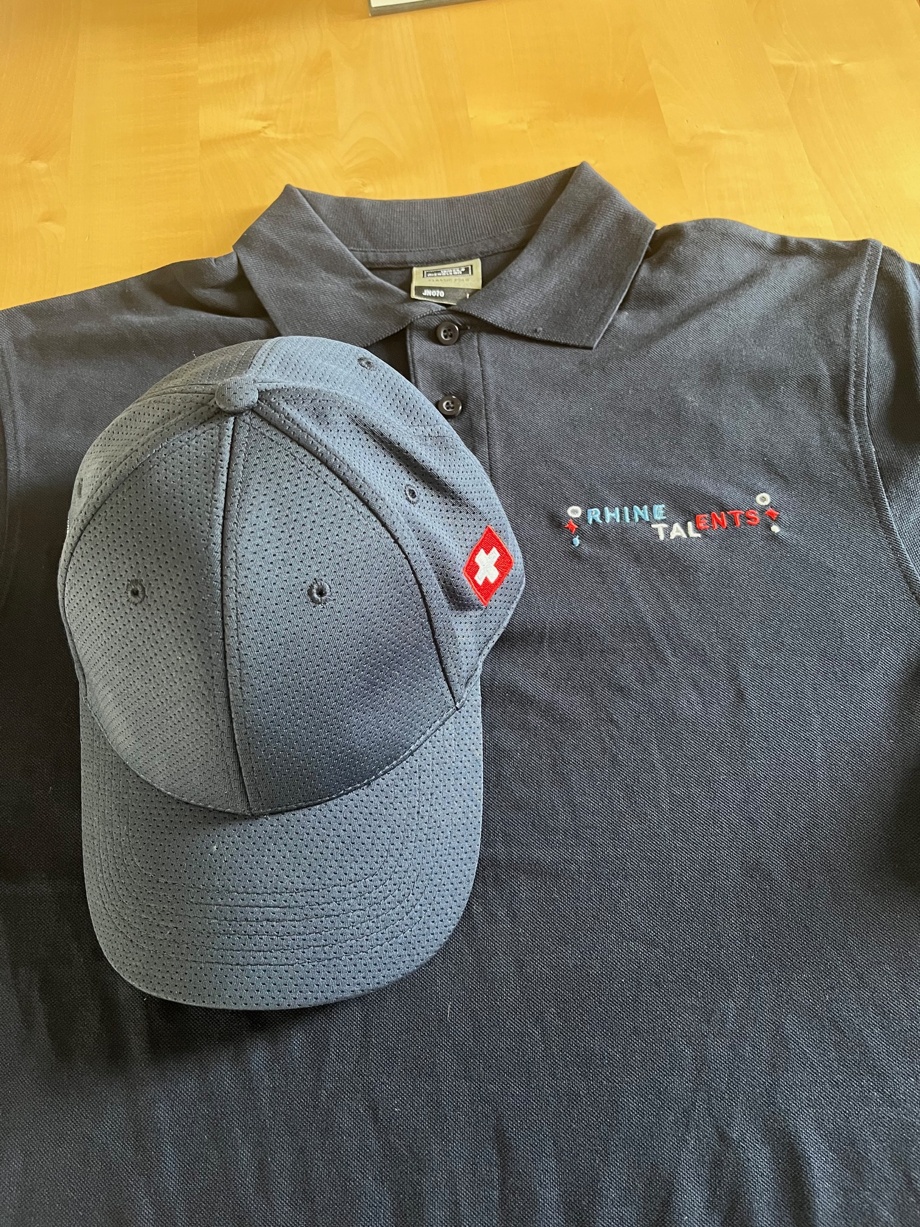 Grusskarte + ein Cap + ein Polo-Shirt