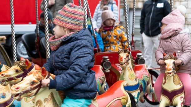 Kinderkarussell am Schaffhauser Weihnachtsmarkt