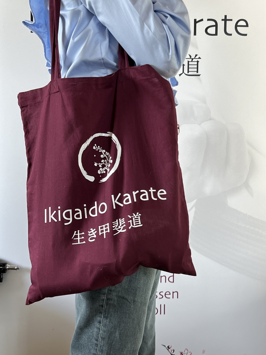 Totebag bordeaux mit weissem Ikigaido-Logo